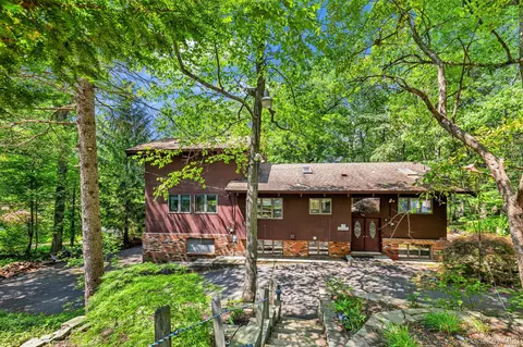 152 Fawn Hill Rd, Tuxedo, NY 10987