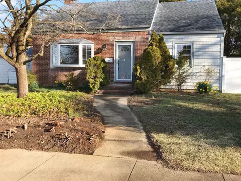 1035 Bonaparte Pl, Baldwin, NY 11510
