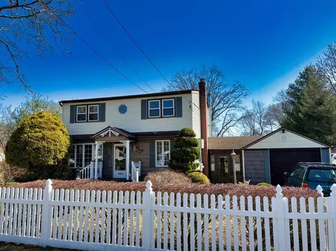 1467 1st St, West Babylon, NY 11704