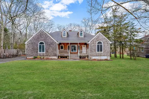 64 Turtle Cove Dr, Southampton, NY 11968