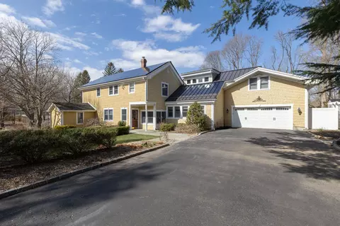 67 Gnarled Hollow Rd, Setauket, NY 11733