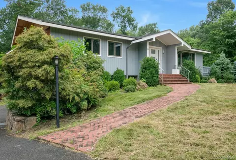 14 Perry Ct, North Castle, NY 10504