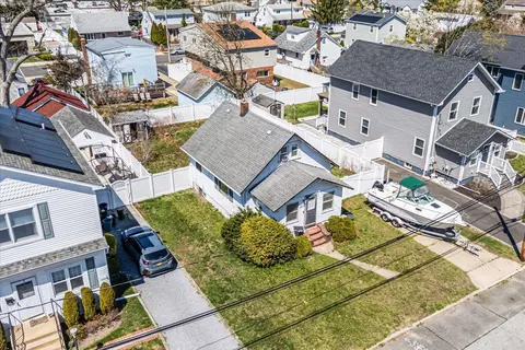 2439 Berkeley Pl, Bellmore, NY 11710