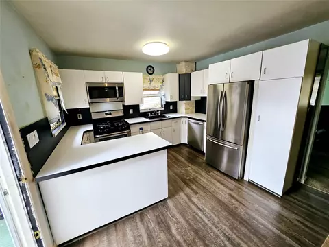 11 Kuhl Ave, Hicksville, NY 11801