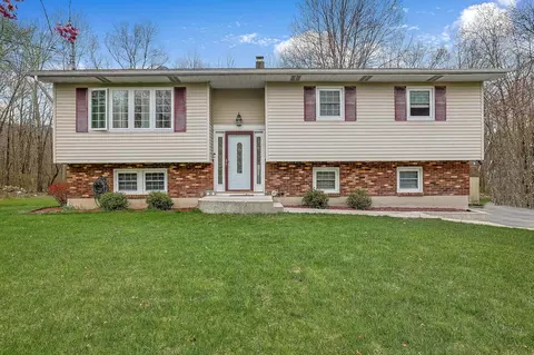 34 Roger Ave, Wawayanda, NY 10940