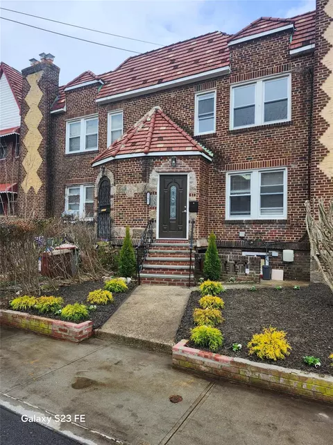114-65 197 St, Saint Albans, NY 11412