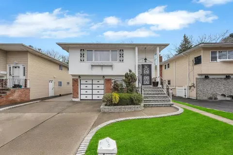 148 Buckingham Pl, Lynbrook, NY 11563