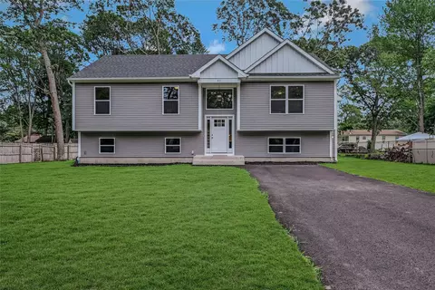 61 Margaret Dr, Coram, NY 11727