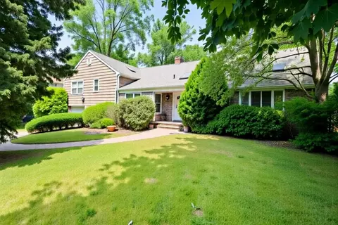 8 Sterling Pl, Lawrence, NY 11559
