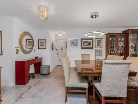 679 W 239th St #4F, New York, NY 10463