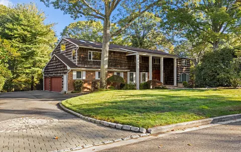98 Cypress Dr, Woodbury, NY 11797