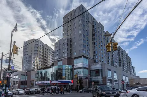 40-28 College Point Blvd #1806, Flushing, NY 11354