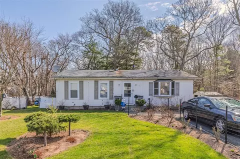 35 Dunbar Ave, Middle Island, NY 11953