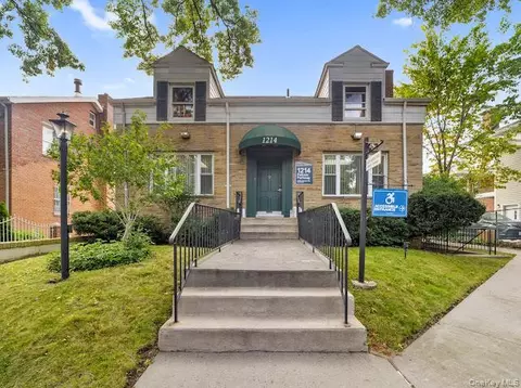 1214 Pelham Pkwy S, New York, NY 10461