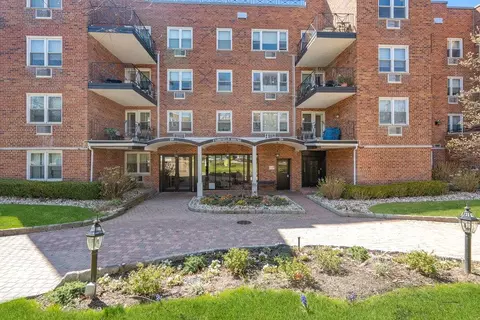 20 Chapel Pl #1ST, North Hempstead, NY 11021