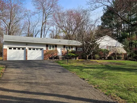 7 Rocklyn Dr, Ramapo, NY 10901