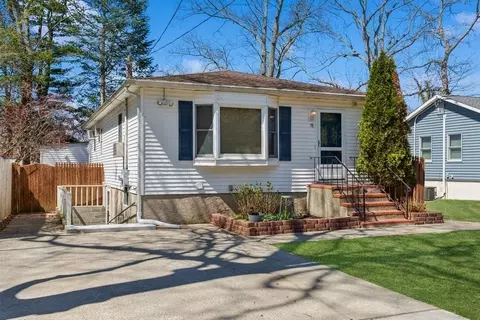 78 Kale Rd, Rocky Point, NY 11778