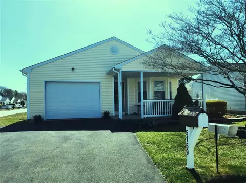 5159 Village Cir E, Manorville, NY 11949