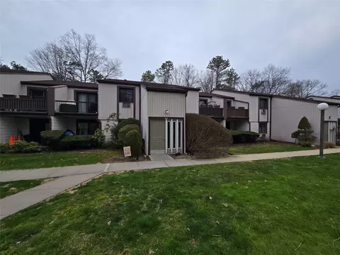 33 Richmond Blvd #4B, Ronkonkoma, NY 11779