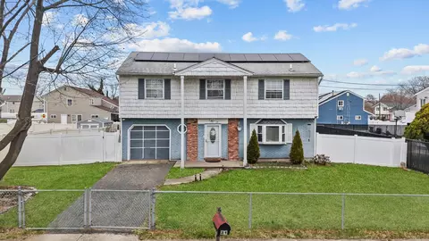 31 Olive St, Central Islip, NY 11722