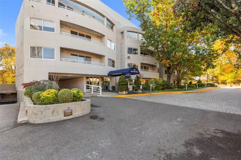 100 Cuttermill Rd #2-C, North Hempstead, NY 11021