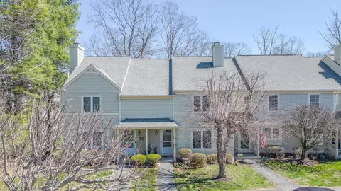6102 Bayberry Ct, Carmel Hamlet, NY 10512