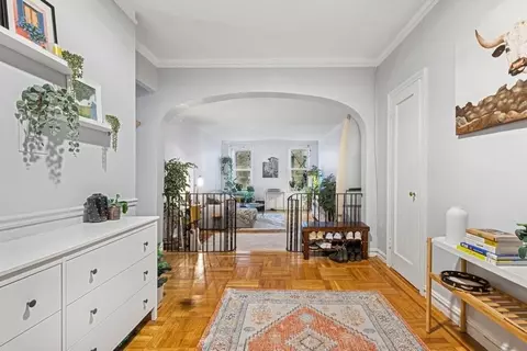 41-08 43rd St #3F, New York, NY 11104