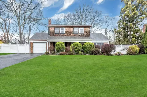 44 Winside Ln, Coram, NY 11727