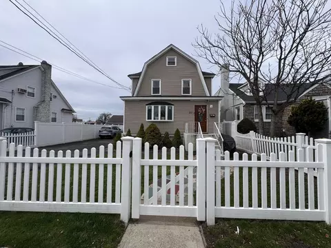 31 Harding Pl, Freeport, NY 11520