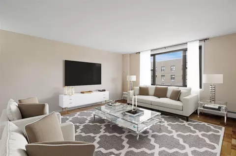 35 Stewart Pl #602, Mount Kisco, NY 10549