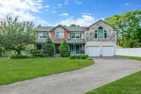 25 Locust Ln, Miller Place, NY 11764