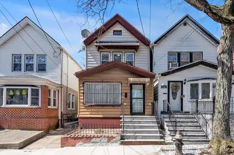 86-22 77 St, New York, NY 11421