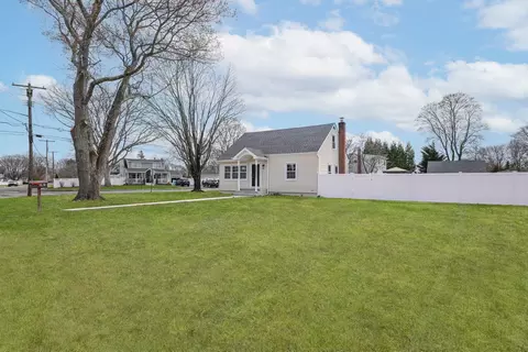 406 Howells Rd, Bay Shore, NY 11706