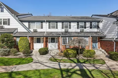 189 Doxbury Ln, Ramapo, NY 10901