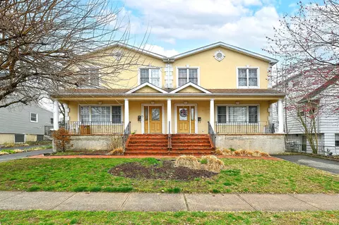 16 Inwood Rd, North Hempstead, NY 11050
