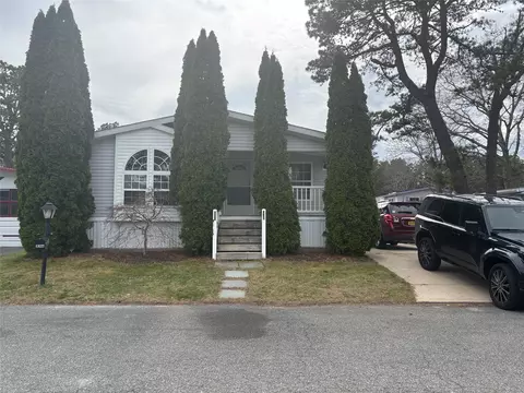 525 Riverleigh Ave #236, Riverhead, NY 11901