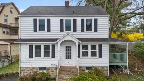 12 Bolling Pl, Greenwich, CT 06830