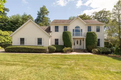 18 Blue Heron Rd, Clarkstown, NY 10954