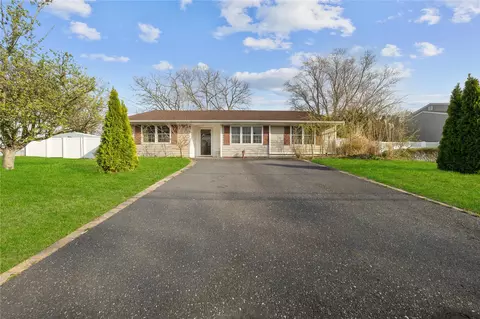26 Monterey Ln, Centereach, NY 11720
