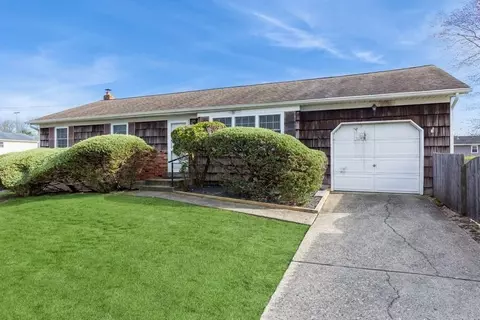 10 Anne Dr, Selden, NY 11784