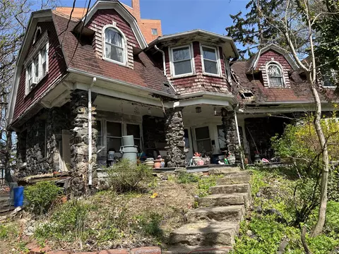 76 Pintard Ave, New Rochelle, NY 10801