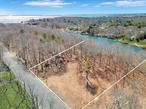 22 Inlet View Path, Brookhaven, NY 11940