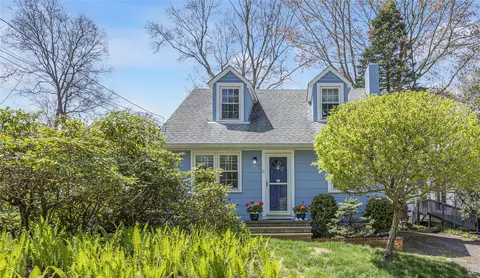 133 Beach Rd, Wading River, NY 11792
