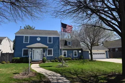 2533 Loftus Ave, Oceanside, NY 11572