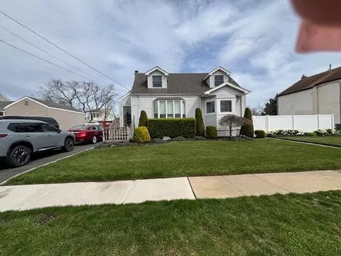54 S Emerson Ave, Amityville, NY 11701