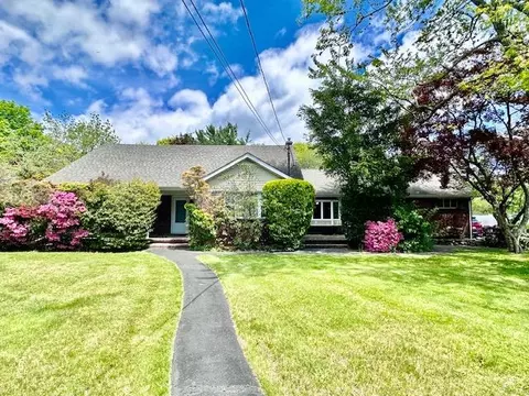 80 Grand Ave, Shirley, NY 11967