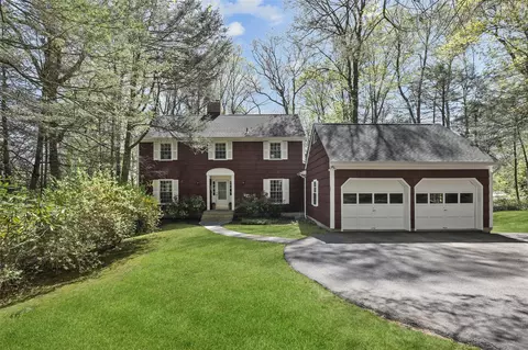 16 Gregory Ln, New Castle, NY 10546