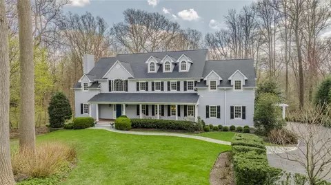 51 Lloyd Ln, Huntington, NY 11743