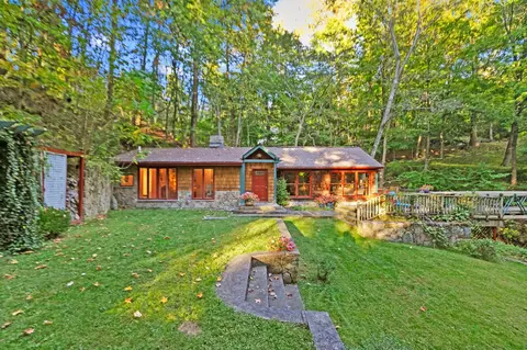 521 Scarborough Rd, Briarcliff Manor, NY 10510