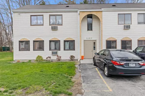 1 Carnaby St #C, Wappinger, NY 12590